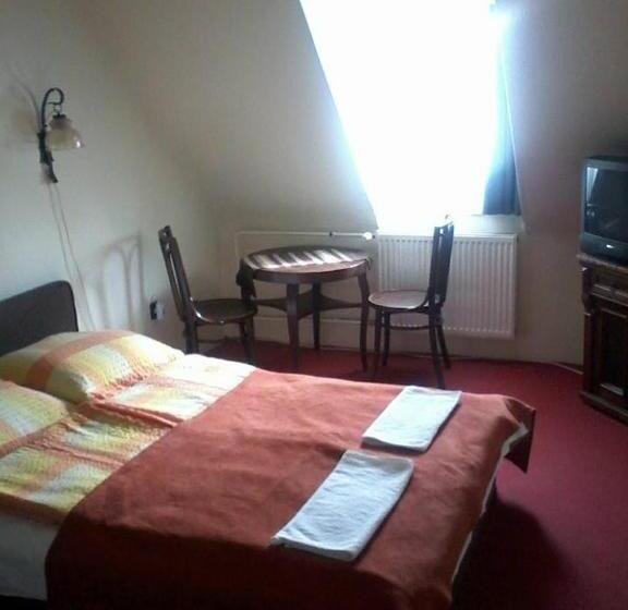 חדר סטנדרט לארבעה, Fenyő Panzió