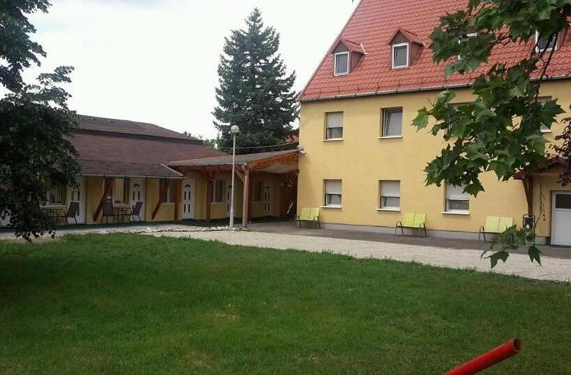 חדר סטנדרט נוף לגינה, Fenyő Panzió