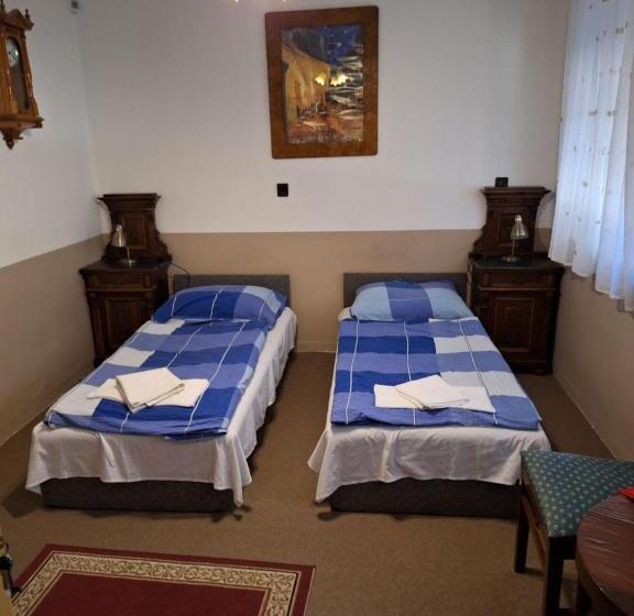 חדר סטנדרט, Fenyő Panzió