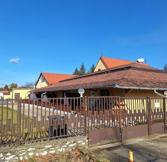 חדר סטנדרט נוף לגינה, Fenyő Panzió