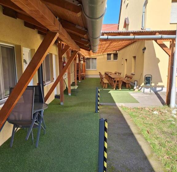 חדר סטנדרט נוף לגינה, Fenyő Panzió