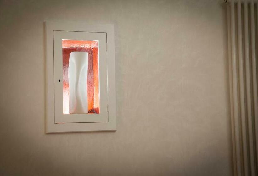 패밀리 룸, Il Paradiso A Claustro Inferno