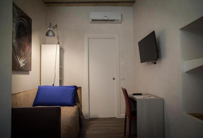 标准间, Il Paradiso A Claustro Inferno