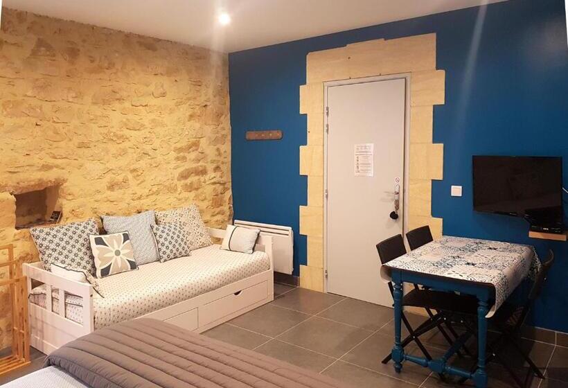 اتاق خانوادگی, Le Clos De La Canéda