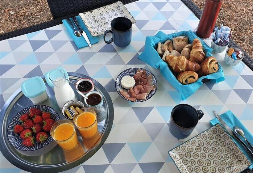 اتاق خانوادگی, Le Clos De La Canéda