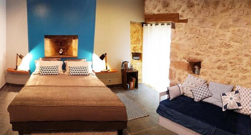 اتاق خانوادگی, Le Clos De La Canéda