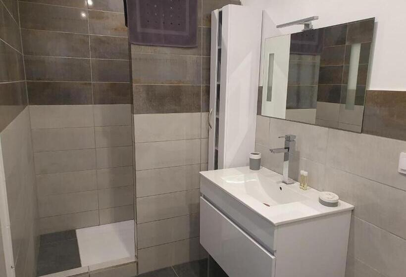 اتاق خانوادگی, Le Clos De La Canéda