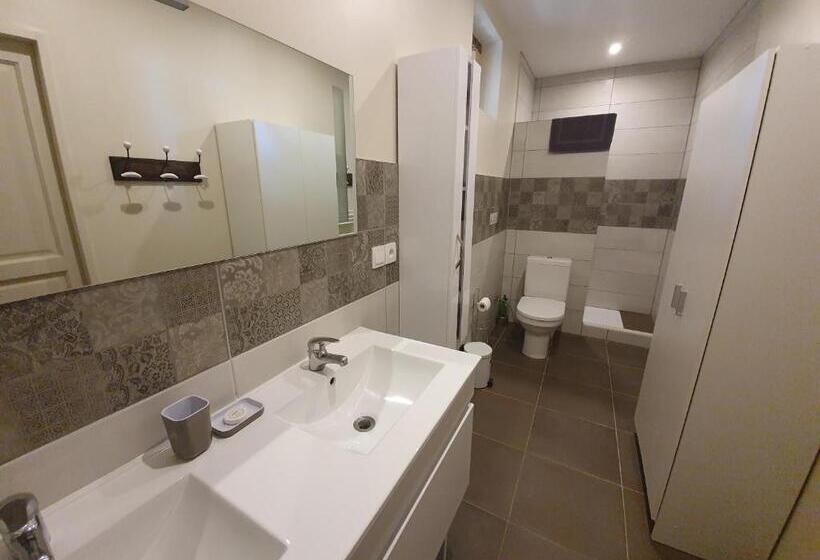 سوییت خانوادگی, Le Clos De La Canéda