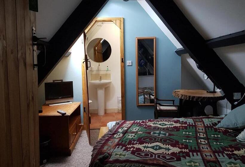 침실 4개 주택, James John Hamilton House And Backpacker Hostel