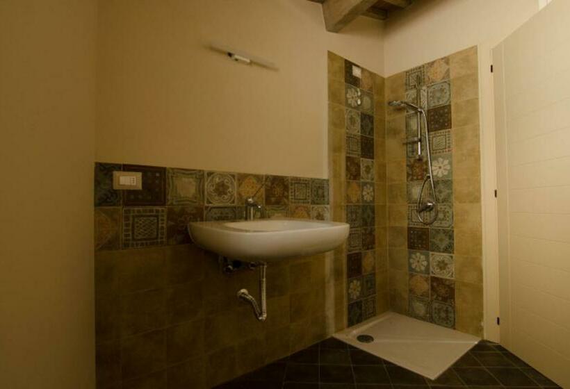 سرير فى غرفة مشتركه, Ostello San Miniato