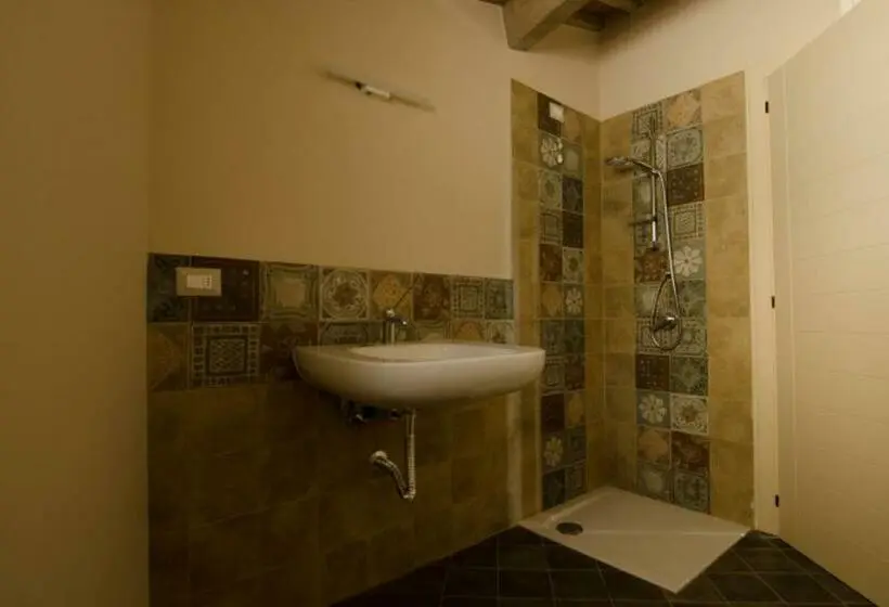 ルームシェアのワンベッド, Ostello San Miniato