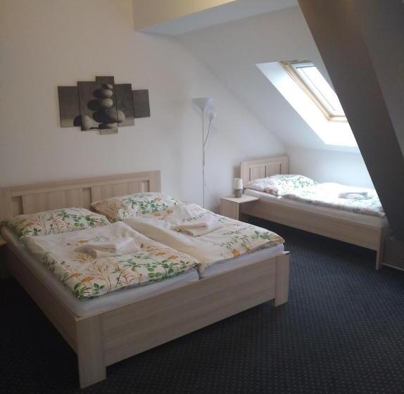 غرفة قياسية رباعية, Penzion Zaječák