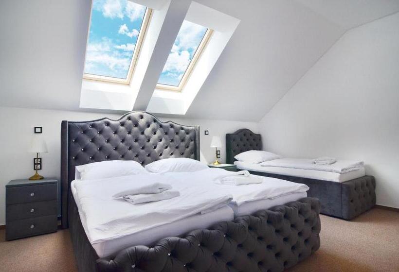 غرفة ديلوكس ثلاثية, Penzion Zaječák