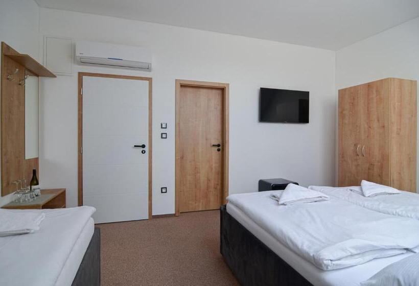 غرفة ديلوكس ثلاثية, Penzion Zaječák