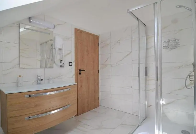 Deluxe Neljän Hengen Huone, Penzion Zaječák