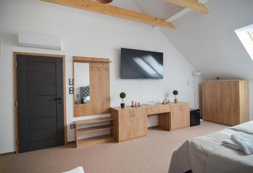 غرفة ديلوكس رباعية, Penzion Zaječák