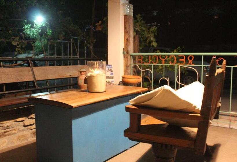 شقة غرفة واحدة, Rec Art