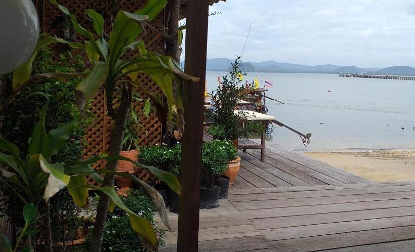 غرفة قياسية مطلّة علي البحر, Seaside Home