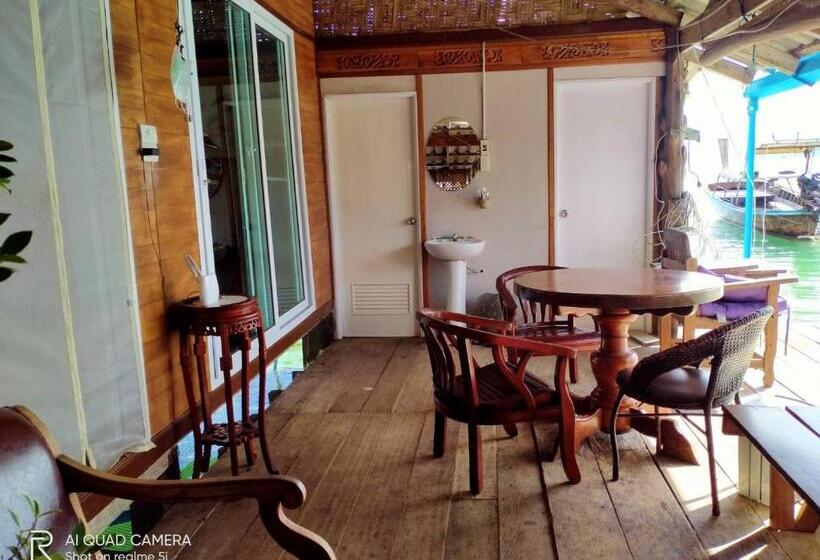 غرفة قياسية رباعية مطلة على البحر, Seaside Home