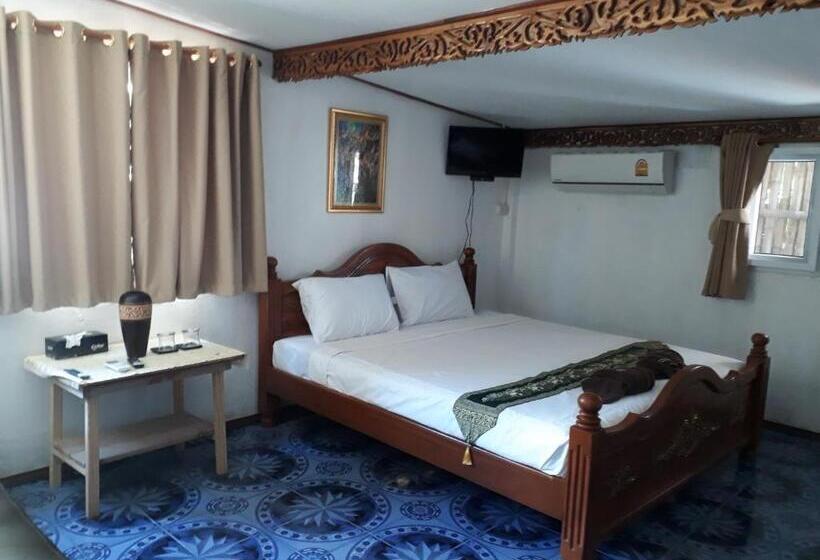 غرفة قياسية ثلاثية, Seaside Home