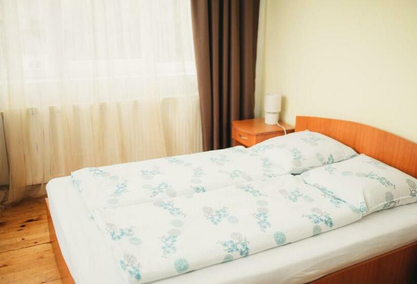 Номер Стандарт, Pensiunea Apolka Panzió