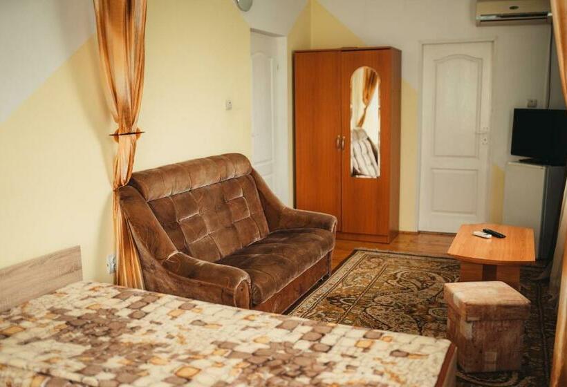 Номер Стандарт, Pensiunea Apolka Panzió