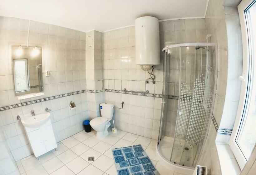 Номер Стандарт, Pensiunea Apolka Panzió