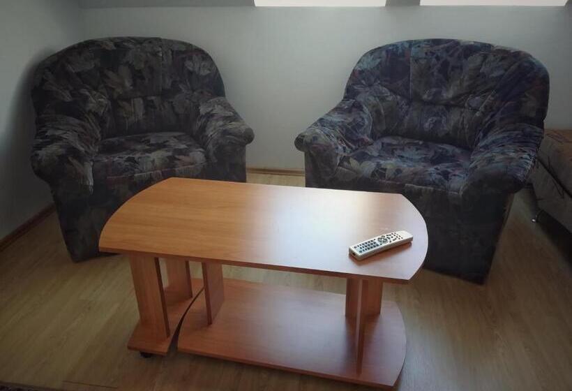 Семейный Номер, Pensiunea Apolka Panzió