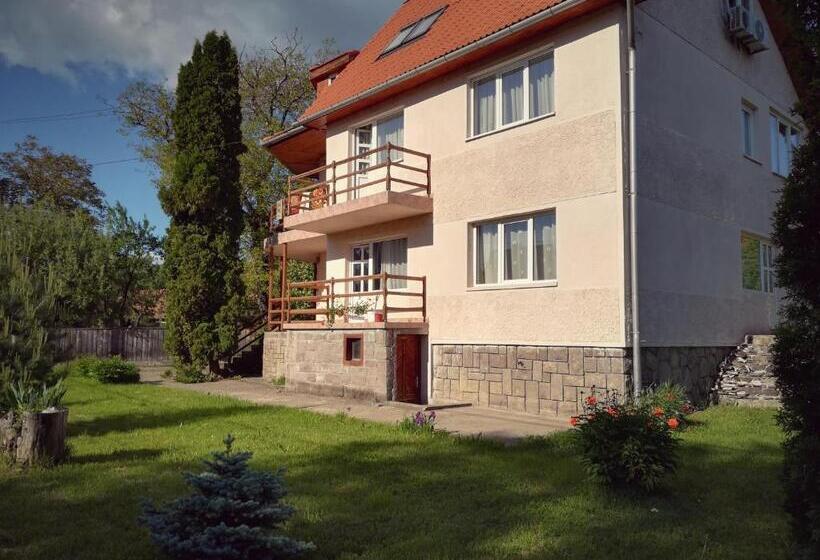 Семейный Номер Вид на Горы, Pensiunea Apolka Panzió