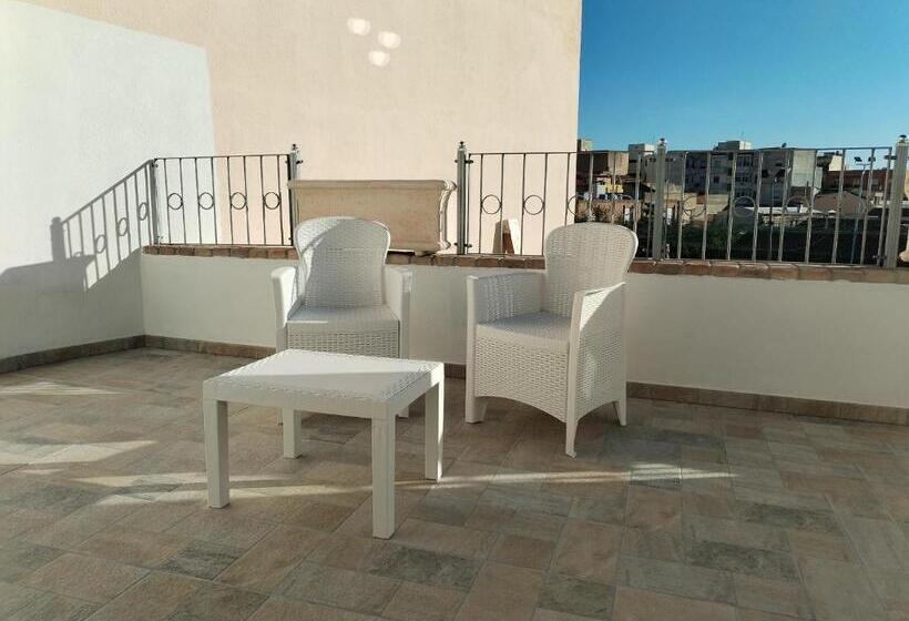 Habitación Superior con Terraza, Antico Centro Quartu