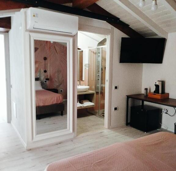 Habitación Superior con Terraza, Antico Centro Quartu