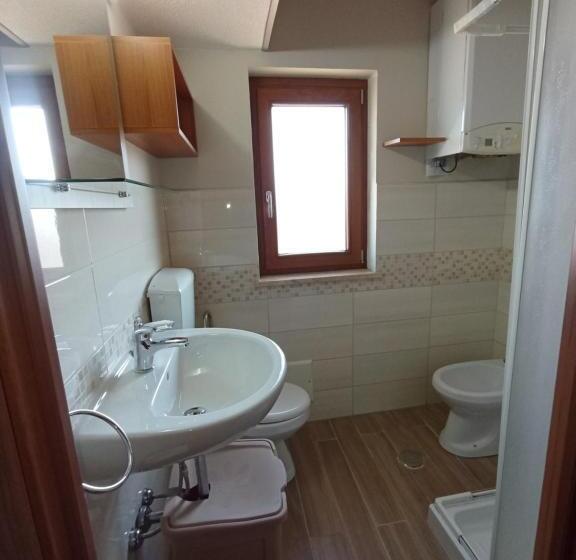 غرفة قياسية رباعية, B&b Da Luca