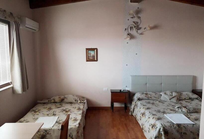 غرفة قياسية رباعية, B&b Da Luca