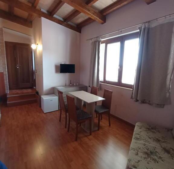 غرفة قياسية رباعية, B&b Da Luca