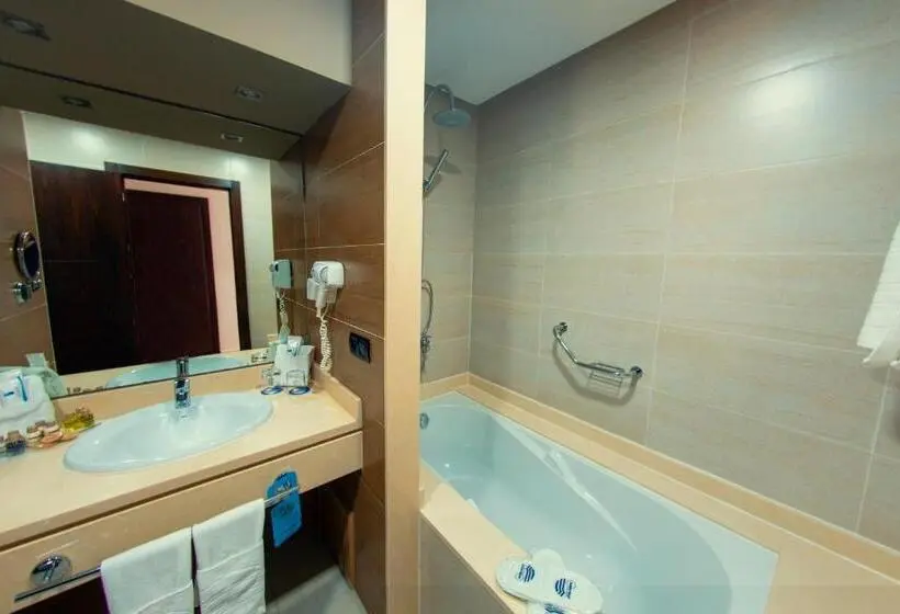 سوییت لوکس, Hôtel Tamuda Beach