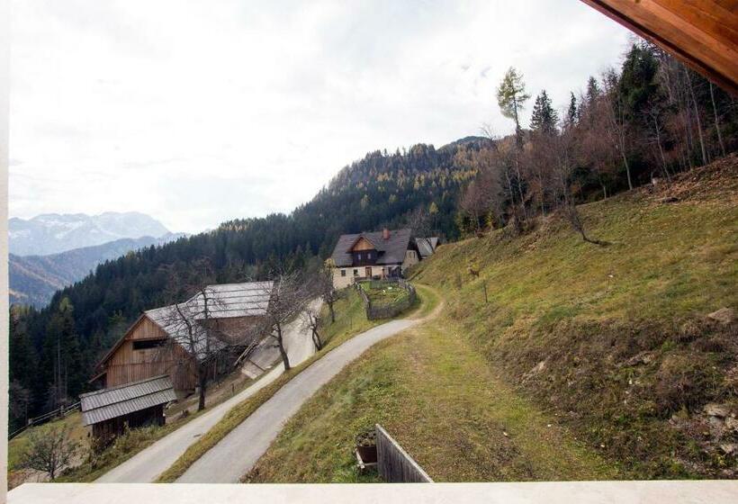 اتاق استاندارد با چشم‌انداز کوهستان, Turistična Kmetija Perk