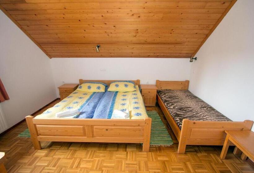 اتاق استاندارد سه نفره, Turistična Kmetija Perk