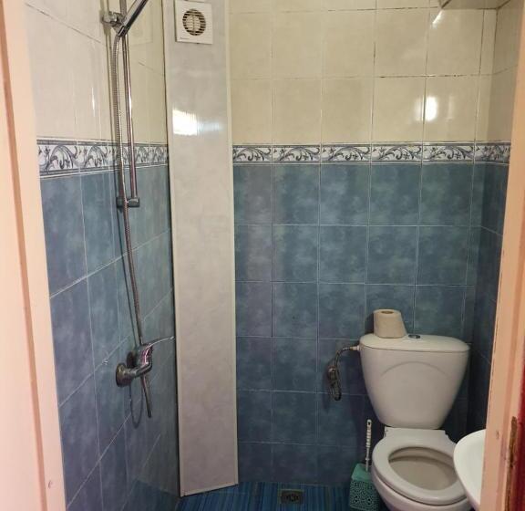 Cameră Triplă Deluxe, къща за гости нико