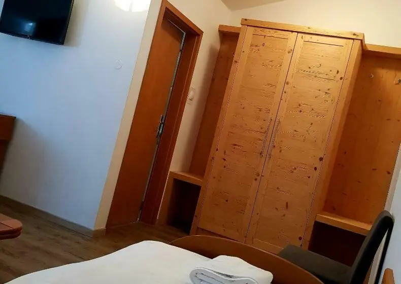 اتاق استاندارد, Gostišče Jazbec   Idrsko   Kobarid