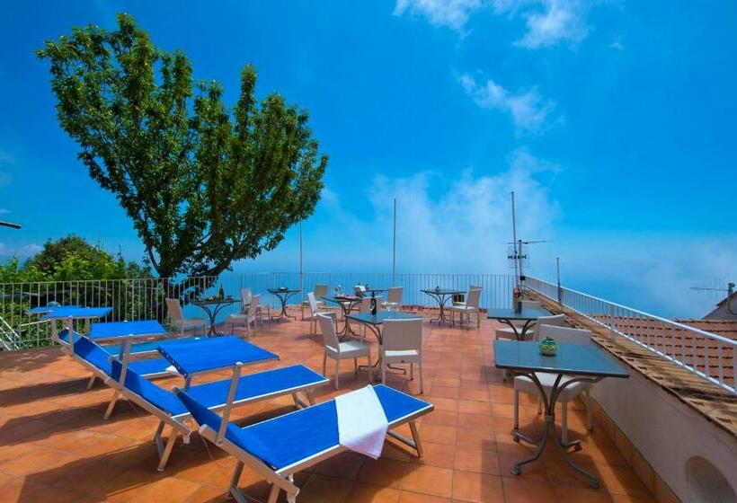 غرفة كلاسيكية مطلّة علي البحر, L Incanto