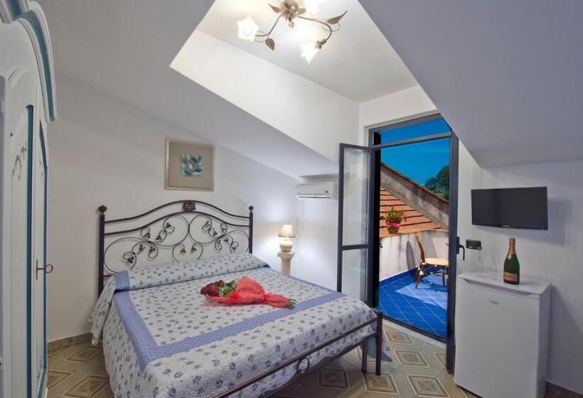 غرفة قياسية إطلالة جانبية علي البحر, L Incanto