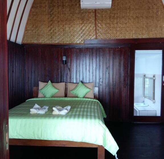 اتاق استاندارد با بالکن و چشم‌انداز دریا, Yaya Bungalows Blue Coral