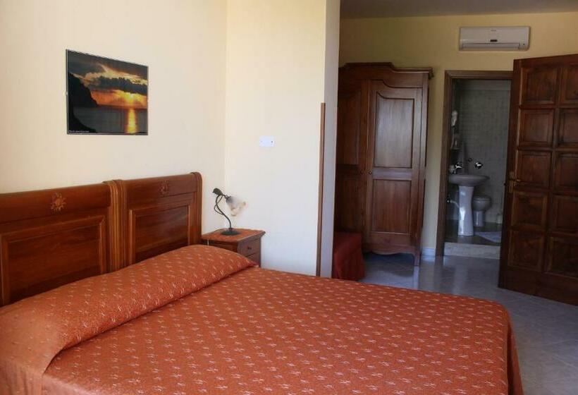 Triple Room Sea View, Raggio Di Sole Bed & Breakfast