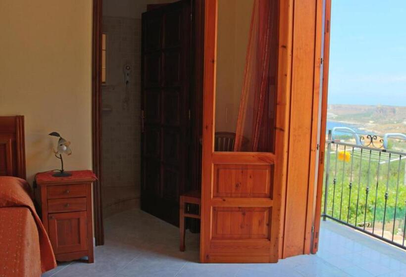 اتاق استاندارد با چشم‌انداز دریا, Raggio Di Sole Bed & Breakfast