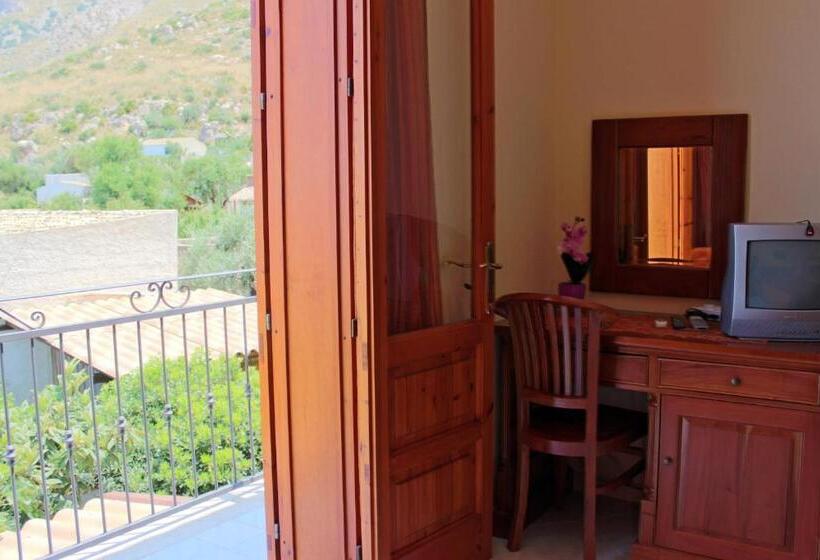 اتاق استاندارد با چشم‌انداز دریا, Raggio Di Sole Bed & Breakfast