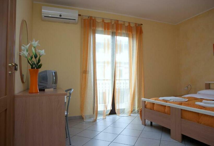 バルコニー付きスタンダードトリプルルーム, B&b Casa Mauro