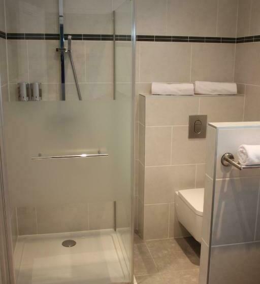 디럭스 룸, Château De La Folie