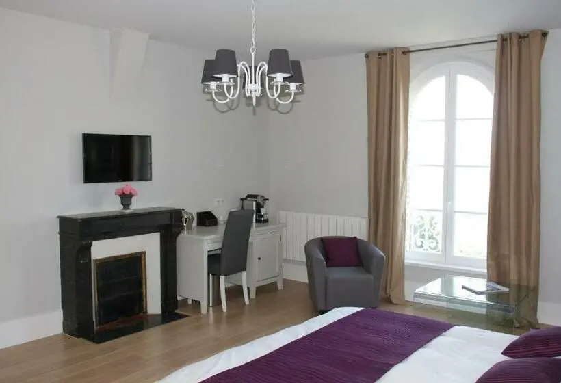 デラックスルーム, Château De La Folie