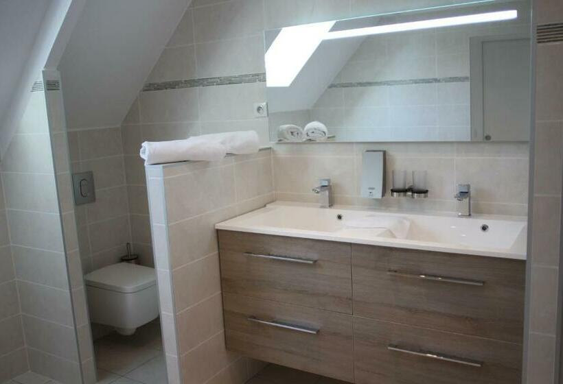 디럭스 룸, Château De La Folie