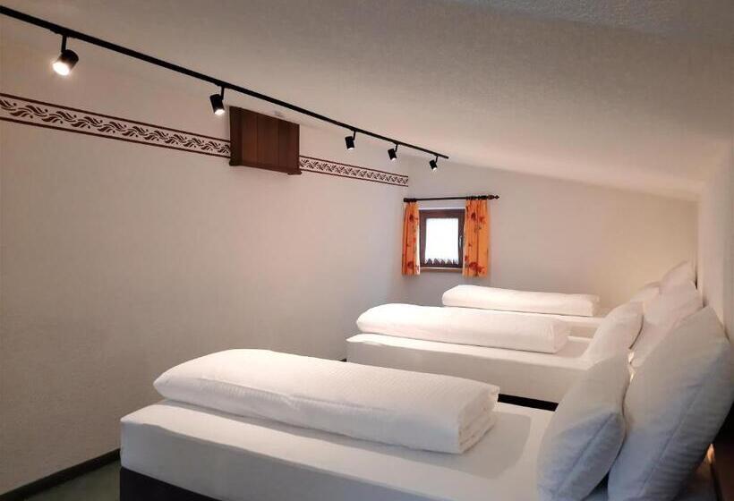 スタンダードトリプルルーム, Garni Belvedere